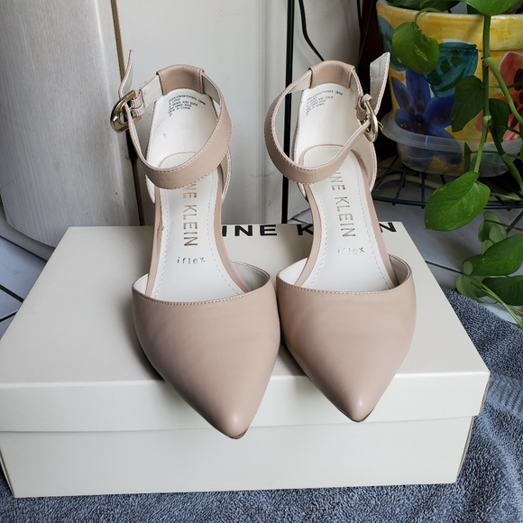 Anne Klein Shoes - Anne Klein blush heel